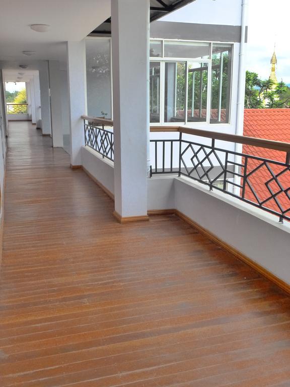 Golden Lotus Inle Hotel Nyaung Shwe Exterior photo
