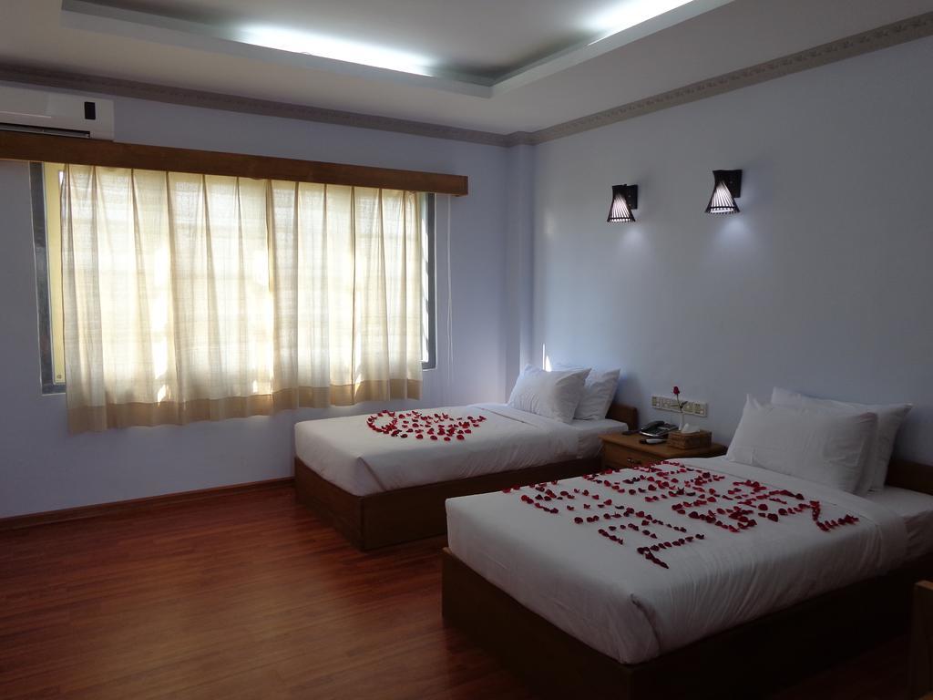Golden Lotus Inle Hotel Nyaung Shwe Exterior photo