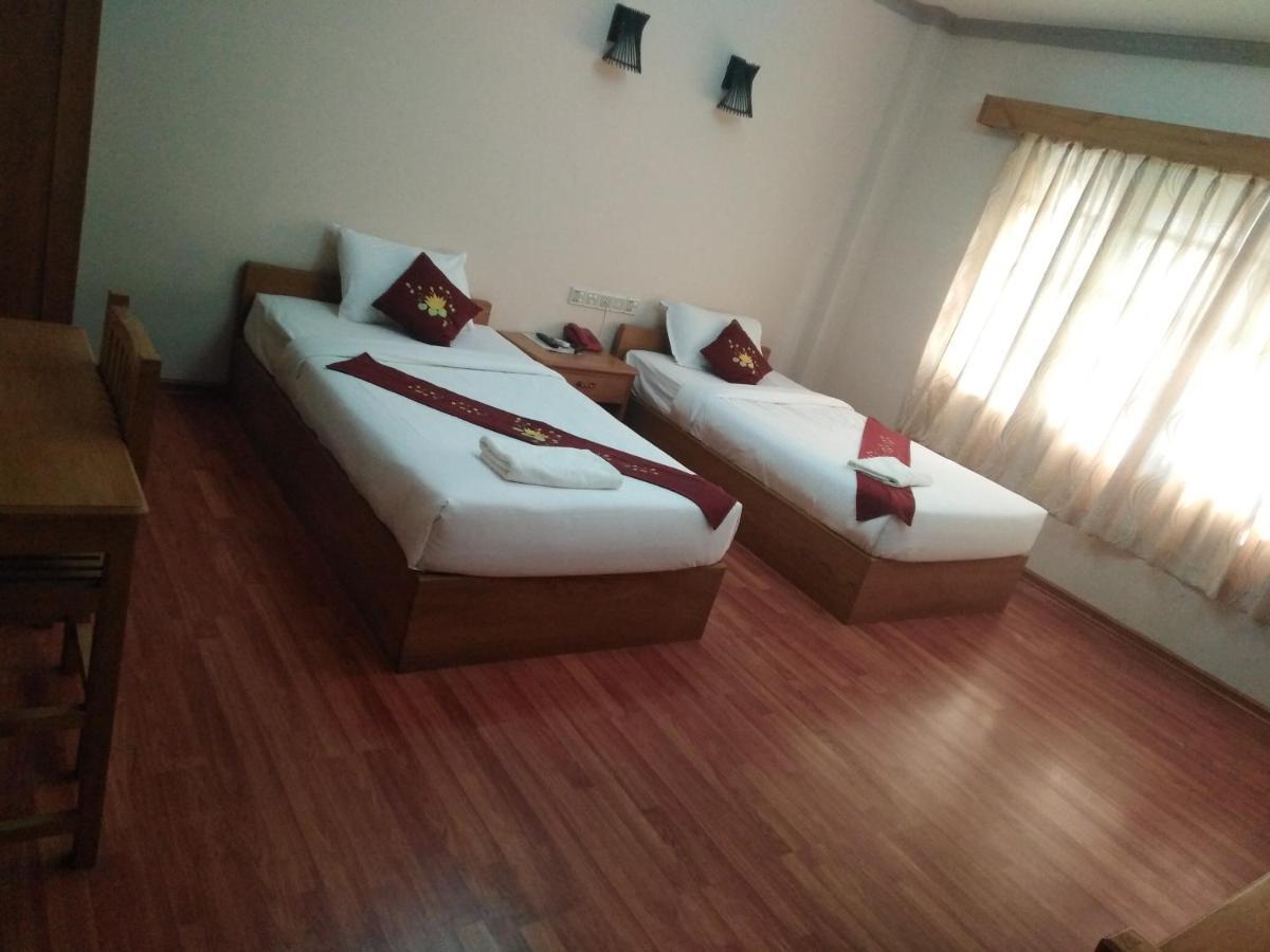 Golden Lotus Inle Hotel Nyaung Shwe Exterior photo